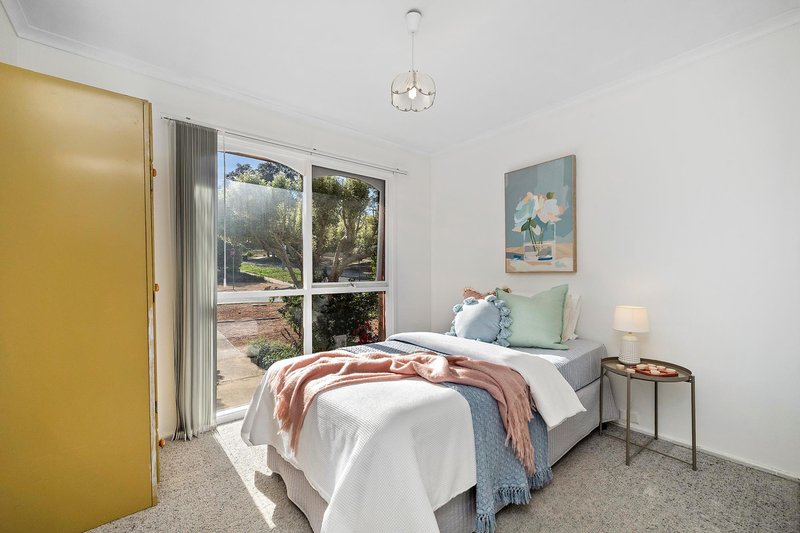 Photo - 1 Sadleir Place, Charnwood ACT 2615 - Image 11