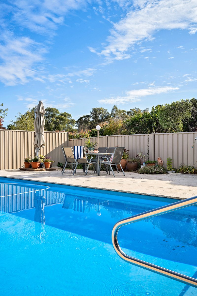 Photo - 1 Sadleir Place, Charnwood ACT 2615 - Image 14