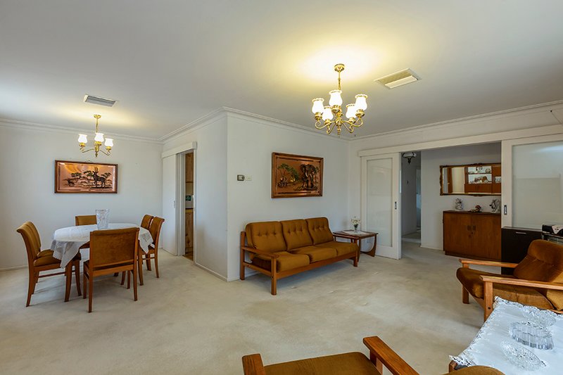 Photo - 1 Sagan Court, Glen Waverley VIC 3150 - Image 3