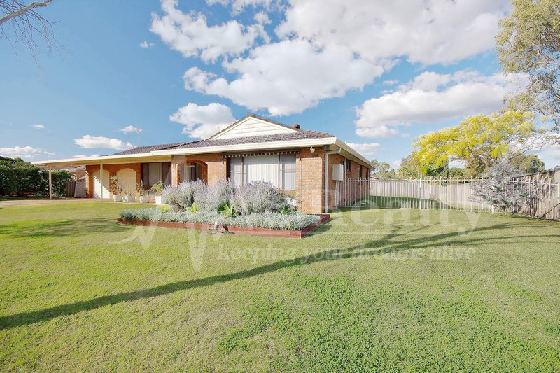 1 Sandown Cl , Casula NSW 2170