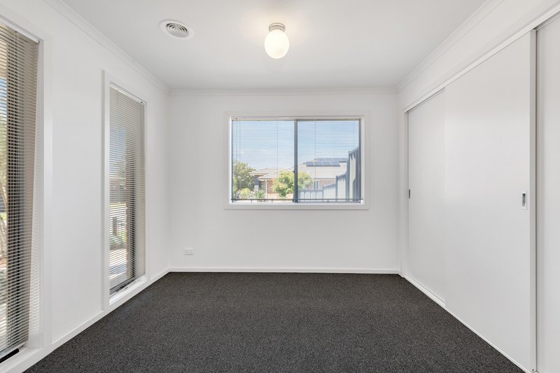 Photo - 1 Savery Court, Point Cook VIC 3030 - Image 3