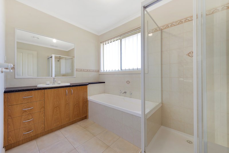 Photo - 1 Saville Place, South Morang VIC 3752 - Image 8