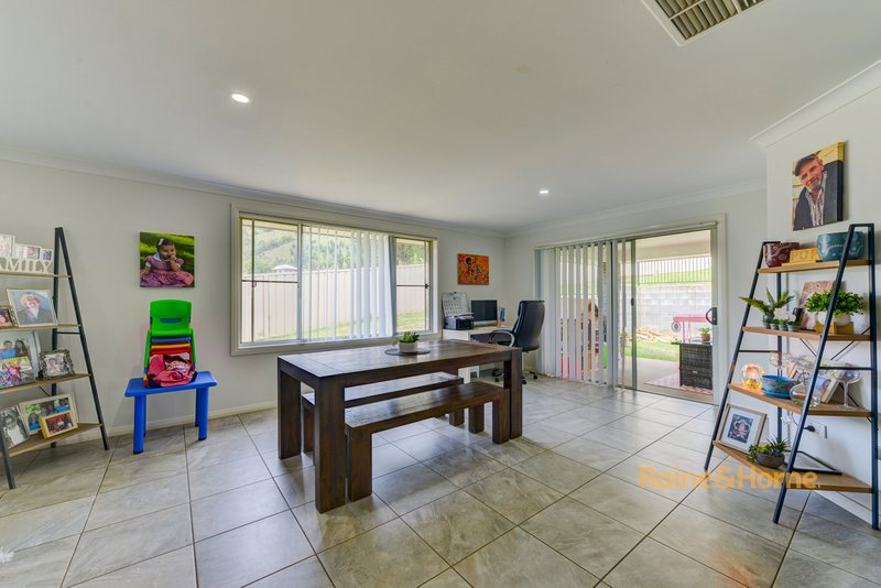 Photo - 1 Scarborough Close, Tamworth NSW 2340 - Image 5