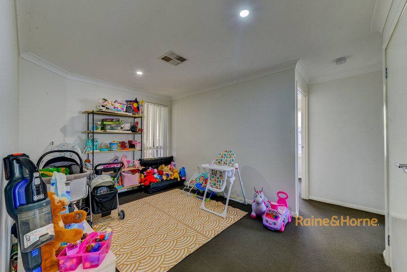 Photo - 1 Scarborough Close, Tamworth NSW 2340 - Image 10