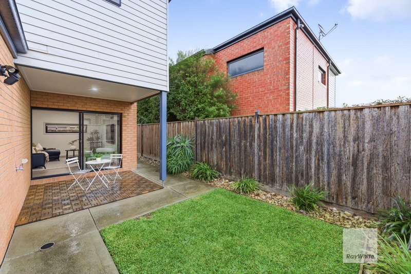 Photo - 1 Scarlet Drive, Greenvale VIC 3059 - Image 16