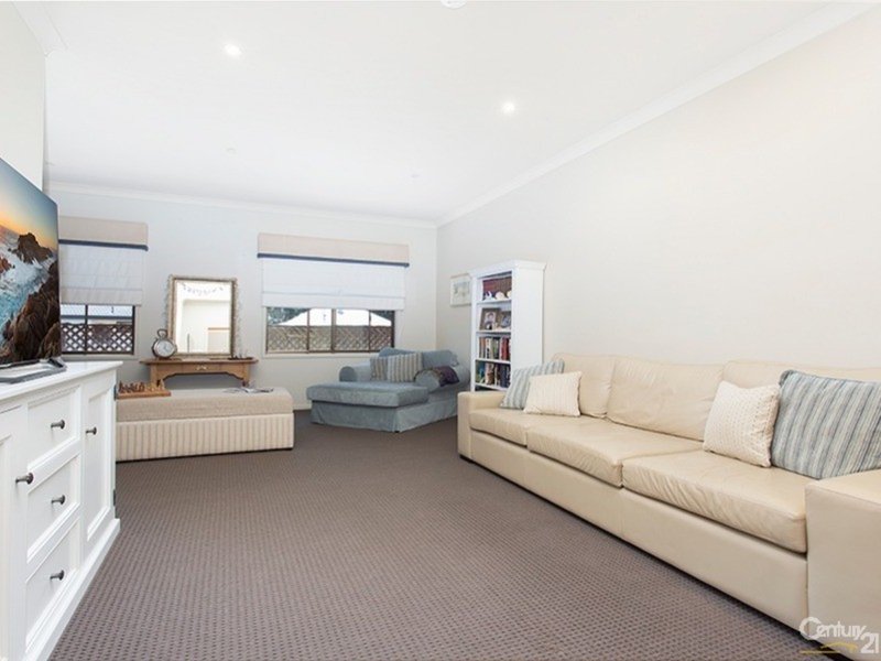 Photo - 1 Seaview Street, Cronulla NSW 2230 - Image 3