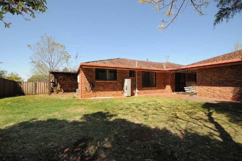 Photo - 1 Seppelt Street, Wilsonton QLD 4350 - Image 8