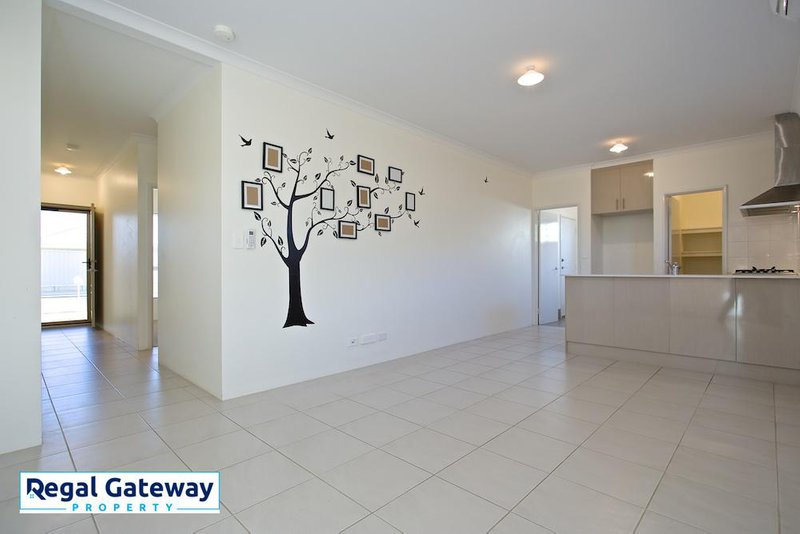 Photo - 1 Serventy Crescent, Hammond Park WA 6164 - Image 10