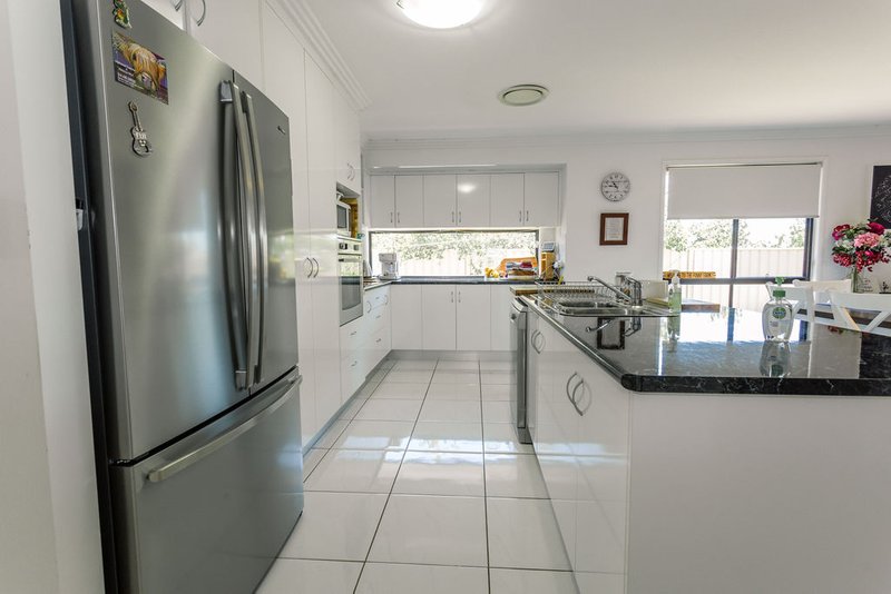 Photo - 1 Sewell Street, Emerald QLD 4720 - Image 6