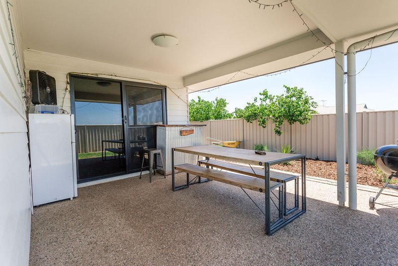 Photo - 1 Sewell Street, Emerald QLD 4720 - Image 11