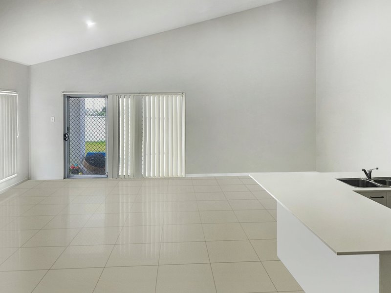 Photo - 1 Sharon Crescent, Kingaroy QLD 4610 - Image 5