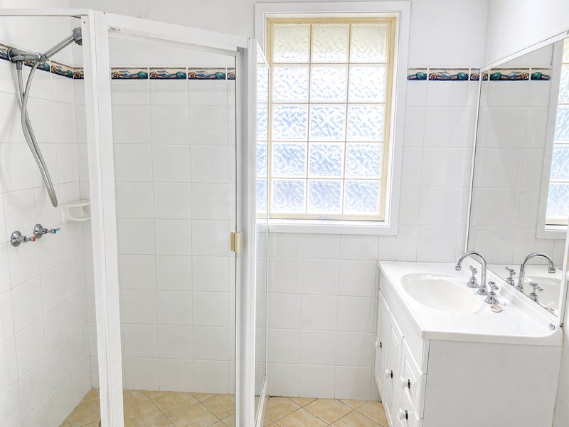 Photo - 1 Sherwood Close, Bateau Bay NSW 2261 - Image 8