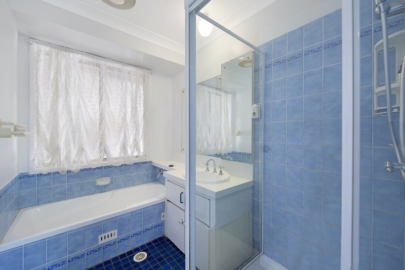 Photo - 1 Sherwood Close, Bateau Bay NSW 2261 - Image 9