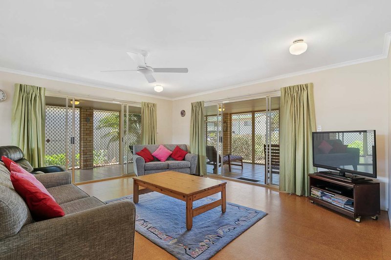 Photo - 1 Simpson Street, Burrum Heads QLD 4659 - Image 13