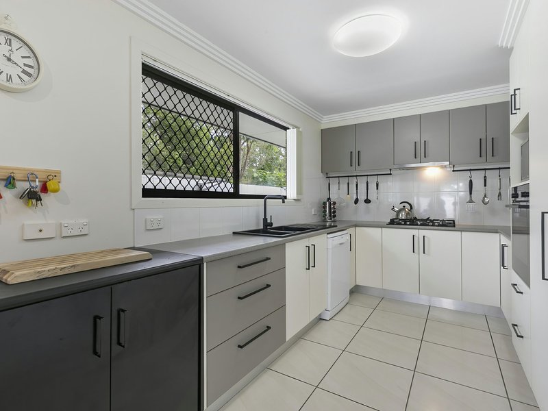 Photo - 1 Sinclair Place, Ningi QLD 4511 - Image 5