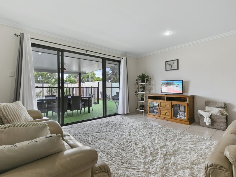 Photo - 1 Sinclair Place, Ningi QLD 4511 - Image 6