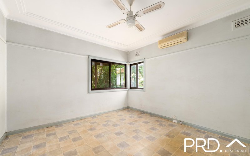 Photo - 1 Singleton Avenue, East Hills NSW 2213 - Image 4