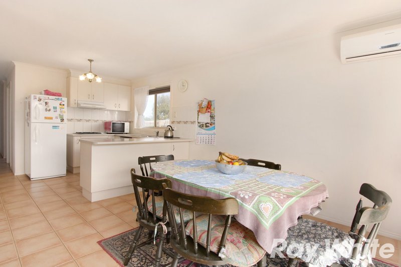 Photo - 1 Sir Thomas Drive, Pakenham VIC 3810 - Image 4