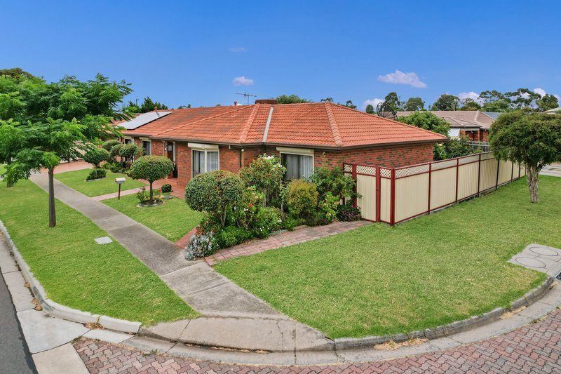 Photo - 1 Sittela Court, Werribee VIC 3030 - Image 2