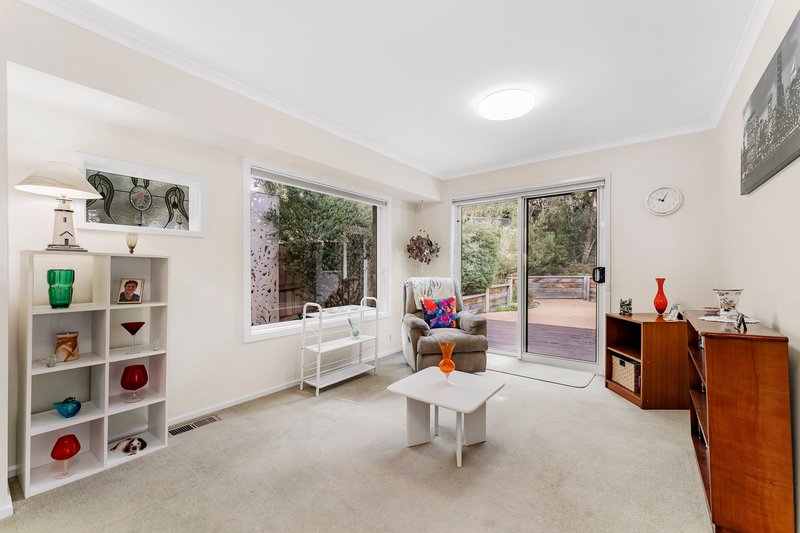 Photo - 1 Somerset Drive, Viewbank VIC 3084 - Image 5