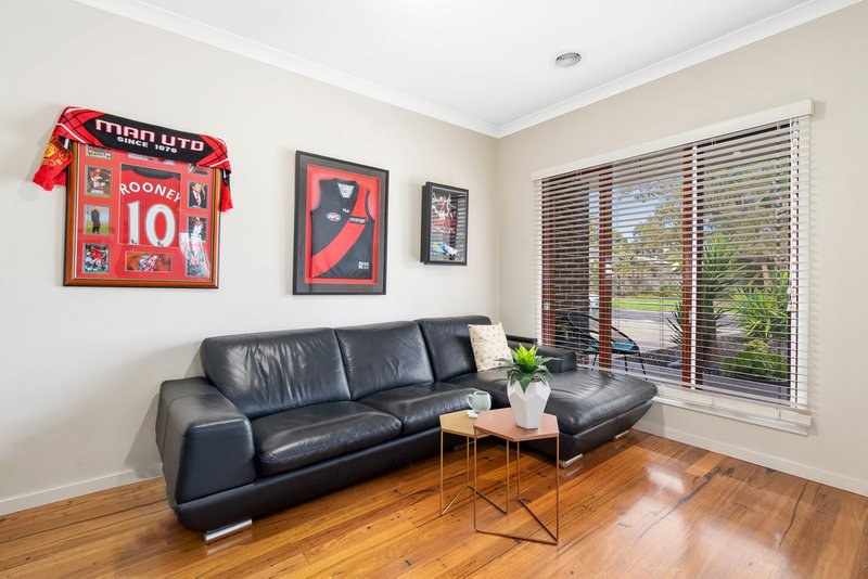 Photo - 1 Songbird Crescent, South Morang VIC 3752 - Image 7