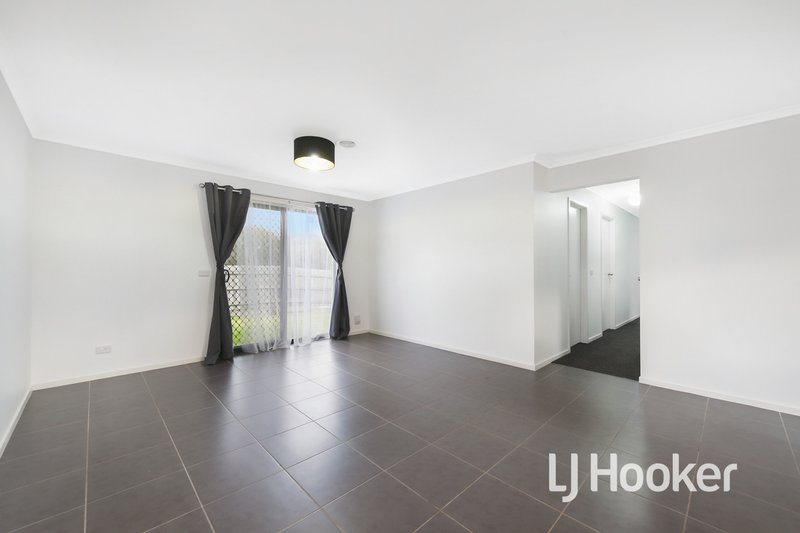 Photo - 1 Spencer Place, Pakenham VIC 3810 - Image 7