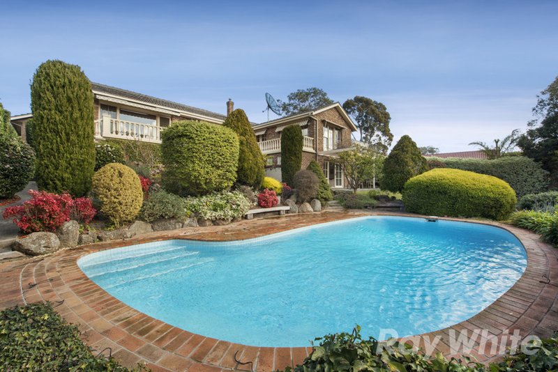 1 Stirling Crescent, Glen Waverley VIC 3150