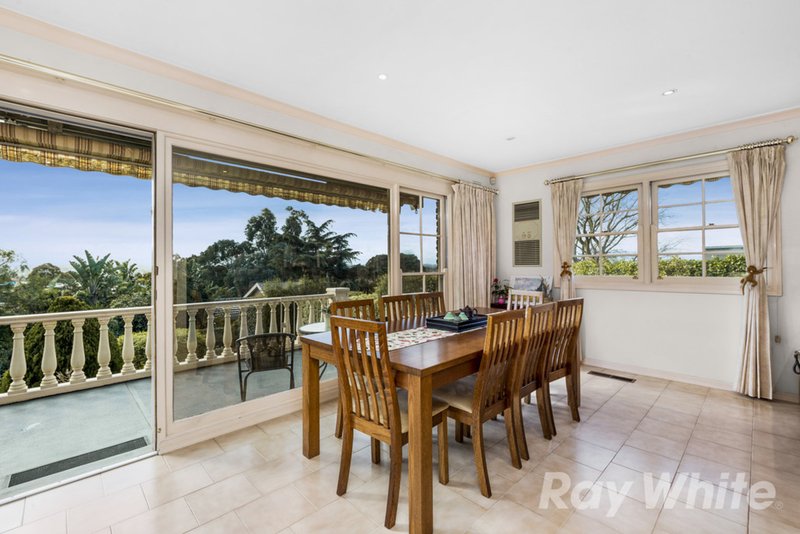 Photo - 1 Stirling Crescent, Glen Waverley VIC 3150 - Image 4