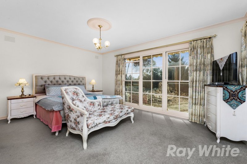 Photo - 1 Stirling Crescent, Glen Waverley VIC 3150 - Image 5