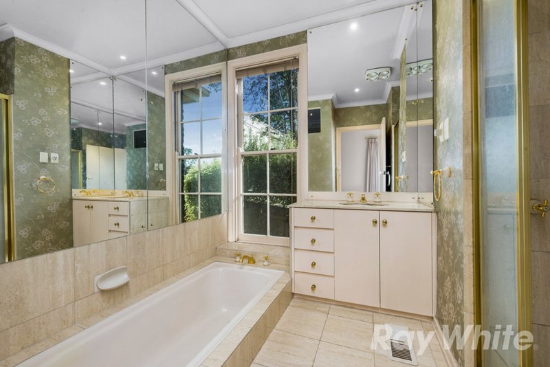 Photo - 1 Stirling Crescent, Glen Waverley VIC 3150 - Image 10