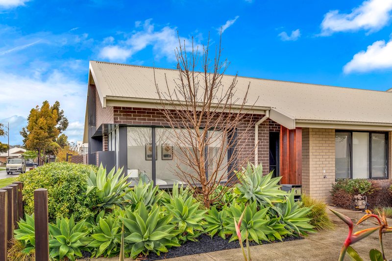 1 Strata Walk, Greenvale VIC 3059