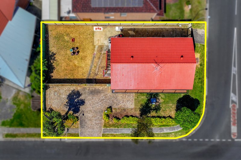 Photo - 1 Stromeferry Crescent, St Andrews NSW 2566 - Image 7