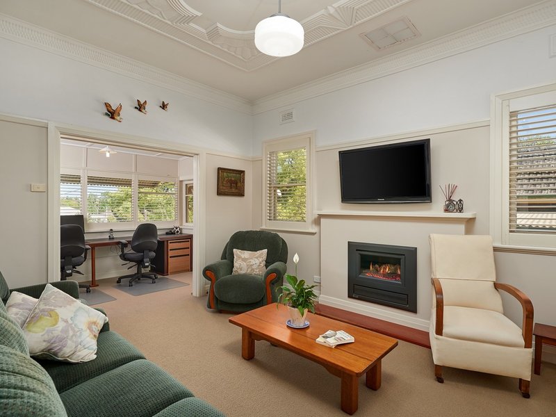 Photo - 1 Sunshine Avenue, Turvey Park NSW 2650 - Image 3