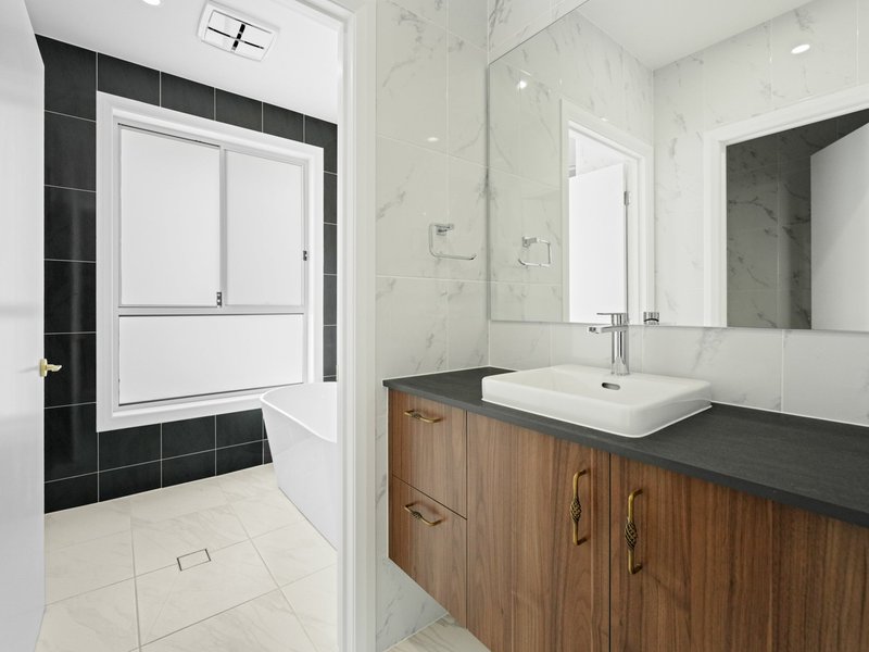 Photo - 1 Sunshine Street, Oran Park NSW 2570 - Image 12