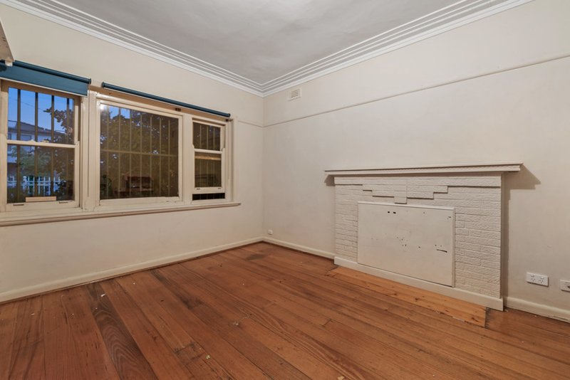 Photo - 1 Sutton Street, Reservoir VIC 3073 - Image 2