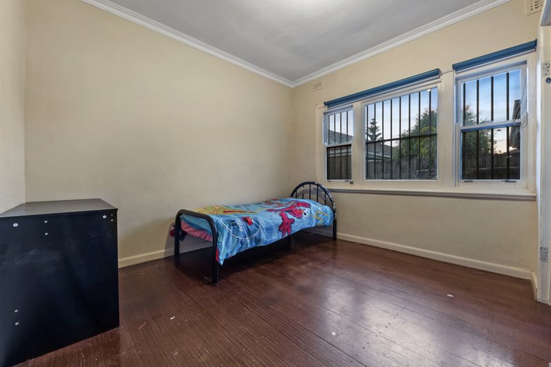 Photo - 1 Sutton Street, Reservoir VIC 3073 - Image 4