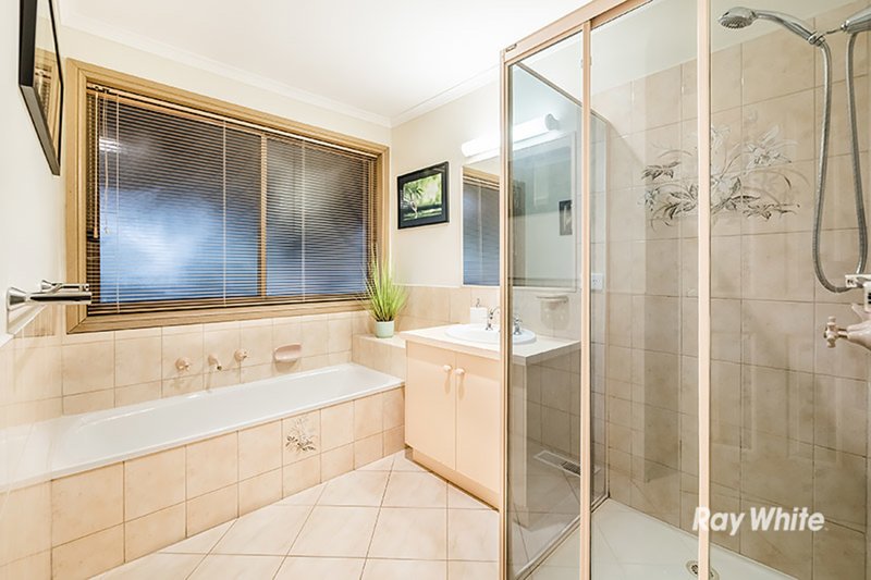 Photo - 1 Tad Court, Cranbourne North VIC 3977 - Image 16