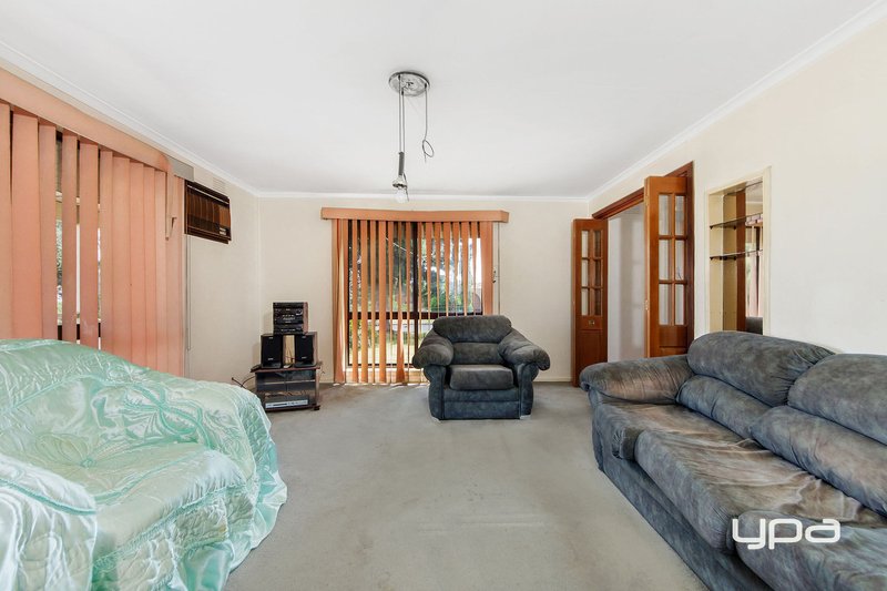 Photo - 1 Tallerk Court, Kings Park VIC 3021 - Image 2