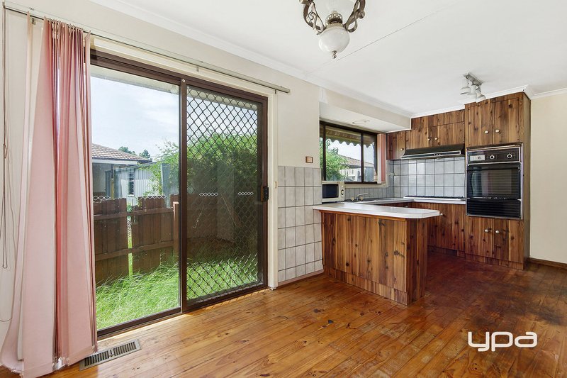 Photo - 1 Tallerk Court, Kings Park VIC 3021 - Image 3