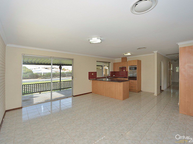 Photo - 1 Talwood Place, Halls Head WA 6210 - Image 2