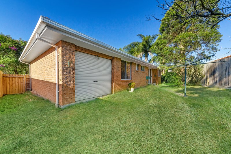 Photo - 1 Tandara Close, Blue Haven NSW 2262 - Image 5