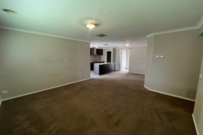 Photo - 1 Tattle Grove, Cranbourne East VIC 3977 - Image 3