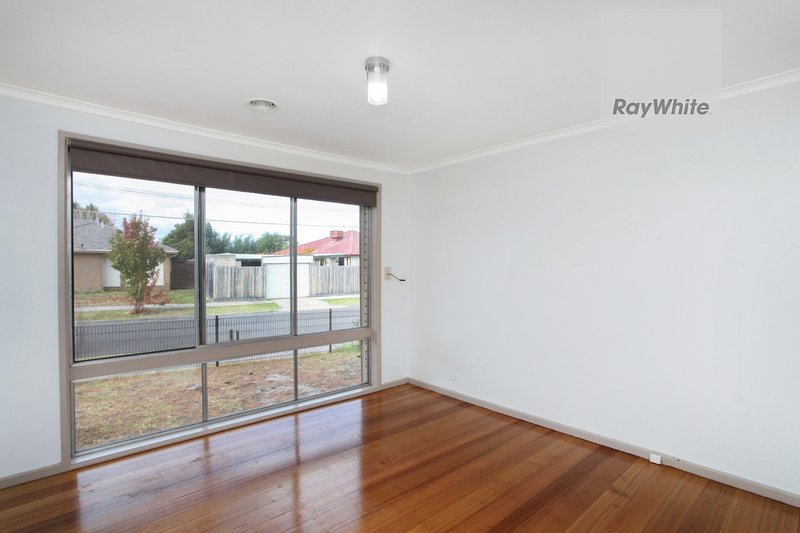 Photo - 1 Taylor Drive, Gladstone Park VIC 3043 - Image 7