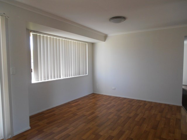 Photo - 1 Tekam Crescent, Tanah Merah QLD 4128 - Image 2
