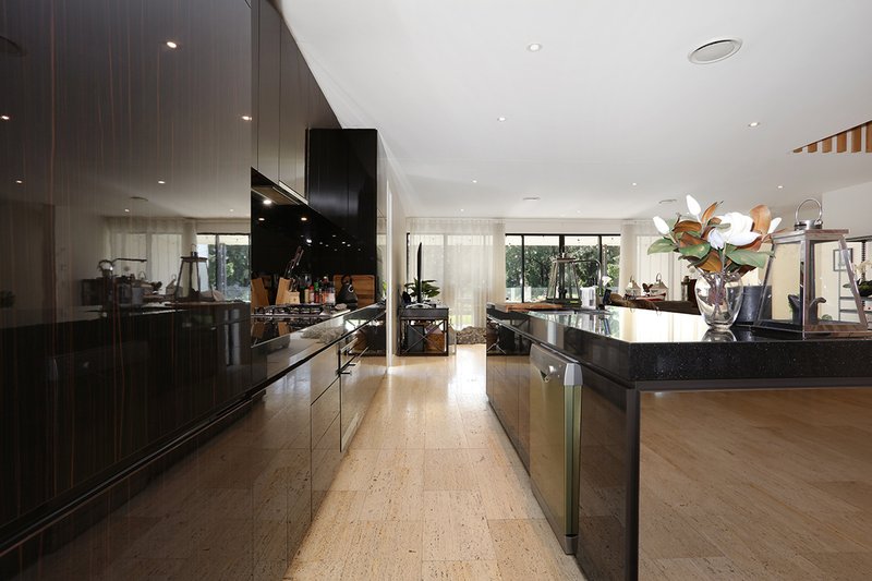 Photo - 1 The Boulevarde , Benowa QLD 4217 - Image 4