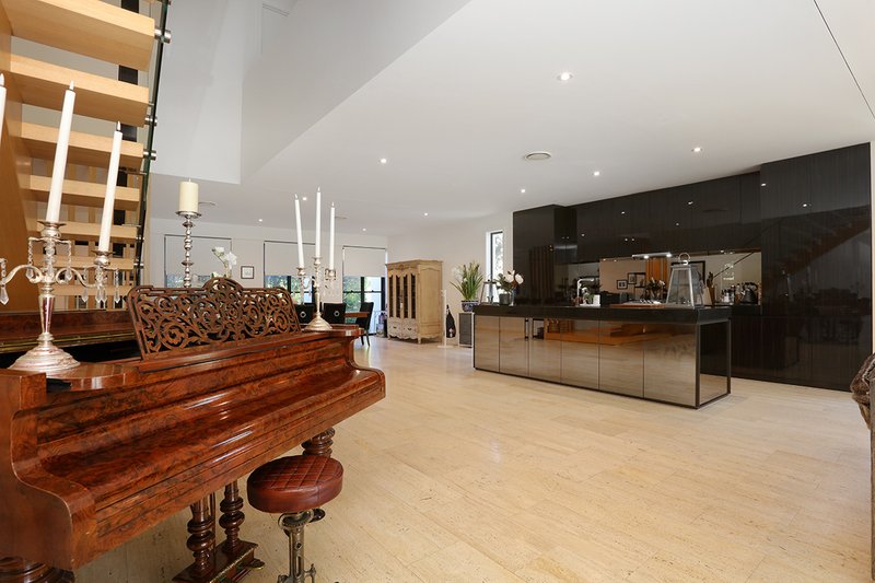 Photo - 1 The Boulevarde , Benowa QLD 4217 - Image 5