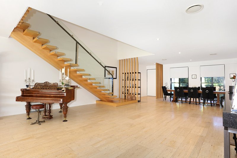 Photo - 1 The Boulevarde , Benowa QLD 4217 - Image 8