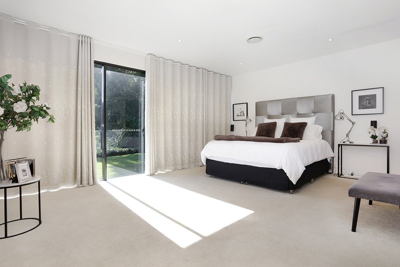 Photo - 1 The Boulevarde , Benowa QLD 4217 - Image 10