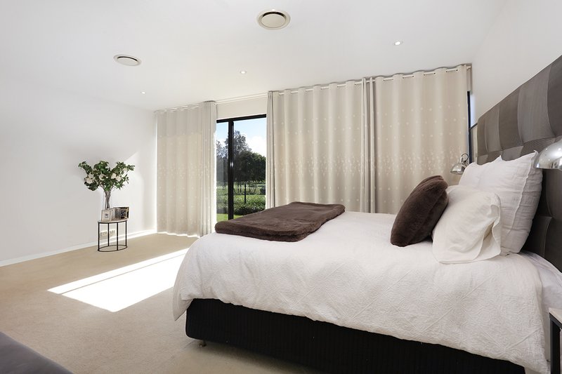 Photo - 1 The Boulevarde , Benowa QLD 4217 - Image 11