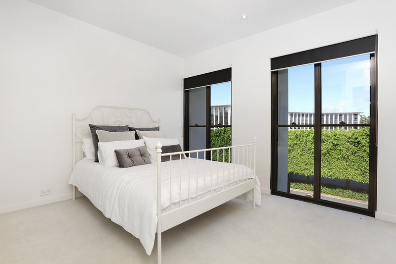 Photo - 1 The Boulevarde , Benowa QLD 4217 - Image 17